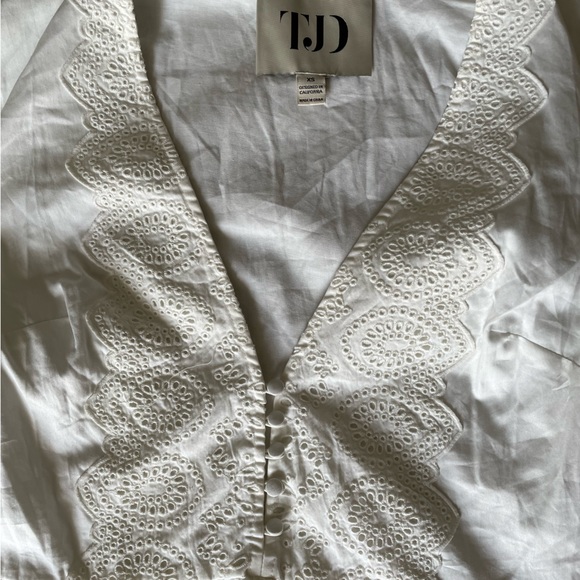 🌸🌸TJD Blouse (Discontinued and hard to find) - Picture 2 of 2
